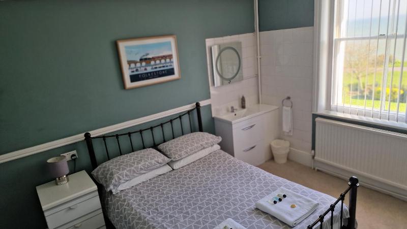 Double Room with Sea View image 2