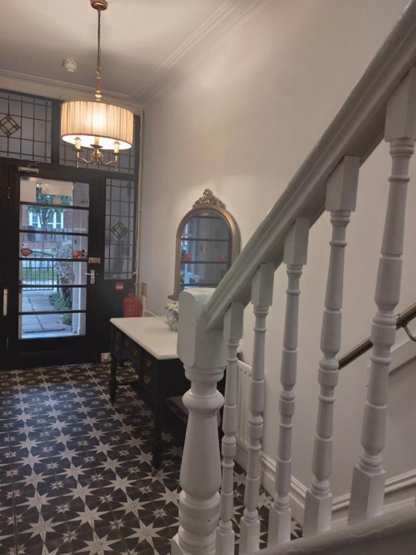 Linroy Guest House - image 15