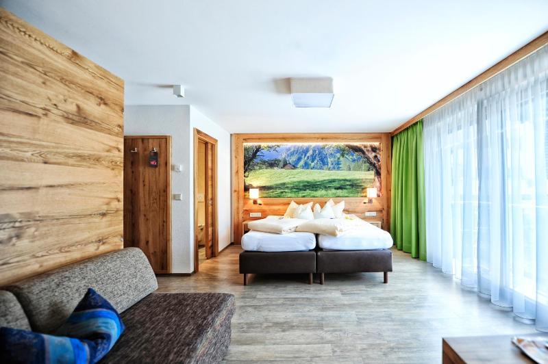 Deluxe Family Room image 2