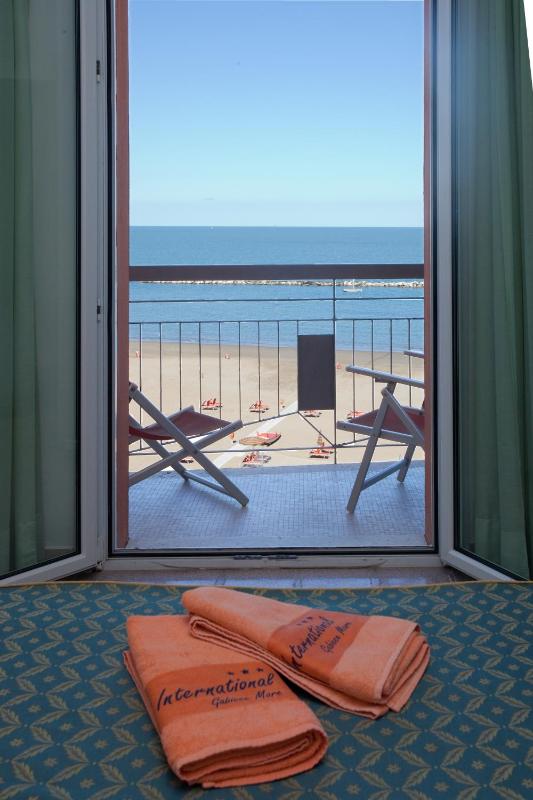 Double or Twin Room with Sea View image 4