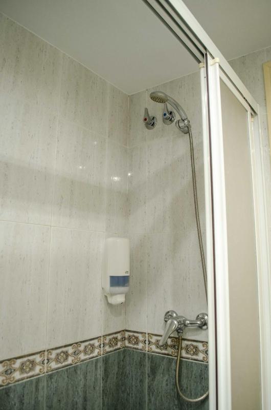 Single Room image 3