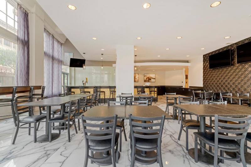 Hotel Gibbs Downtown Riverwalk - image 25