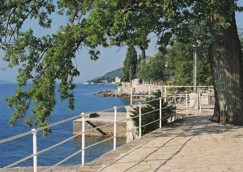 Apartment Romana - image 17