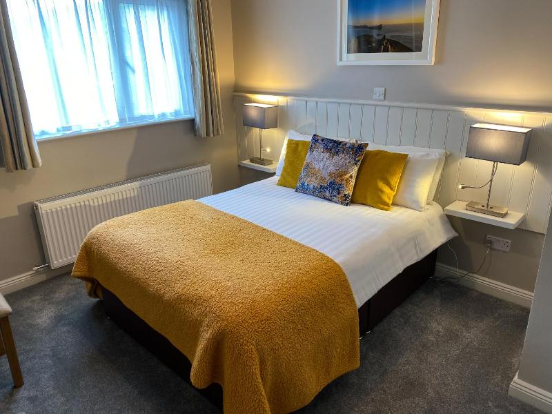 Double Room image 3