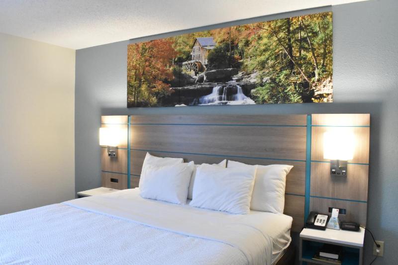 King Room - Non-Smoking image 3