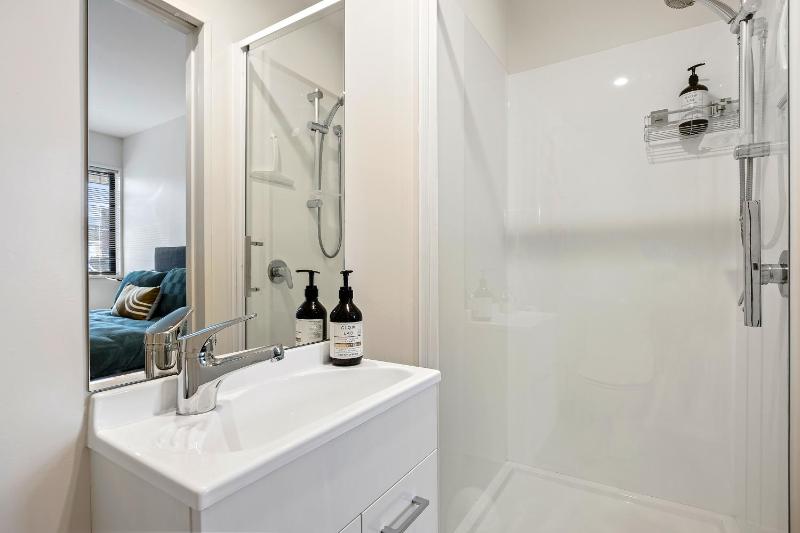 City Escape 1BR Apartment with Free Carpark - image 9
