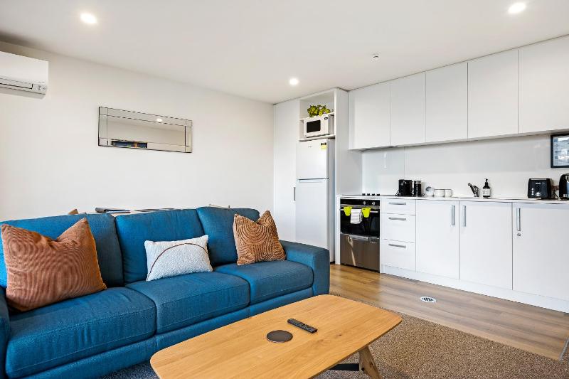 City Escape 1BR Apartment with Free Carpark - image 11