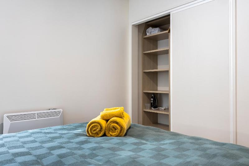 City Escape 1BR Apartment with Free Carpark - image 5