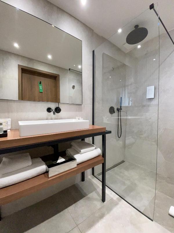 Superior King Room with Sea View image 1