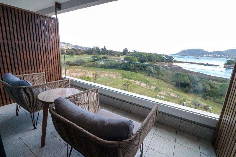 Superior Twin Room with Sea View image 3