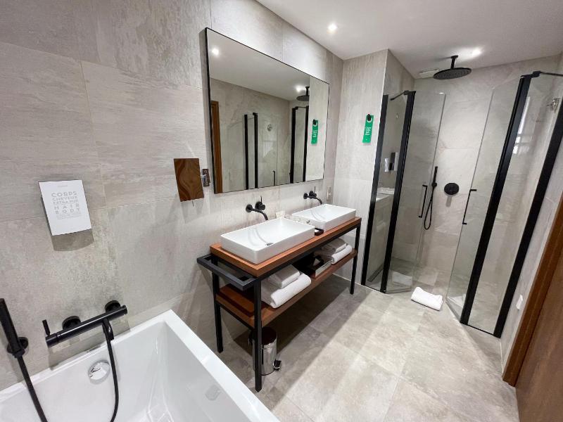 Junior King Suite and Sea View image 1