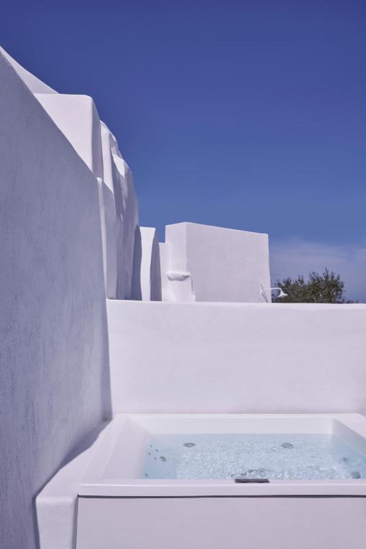 Petit Suite with Outdoor Private Jetted Tub image 4