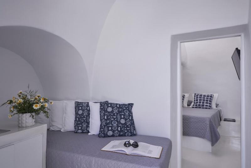 Petit Suite with Outdoor Private Jetted Tub image 3