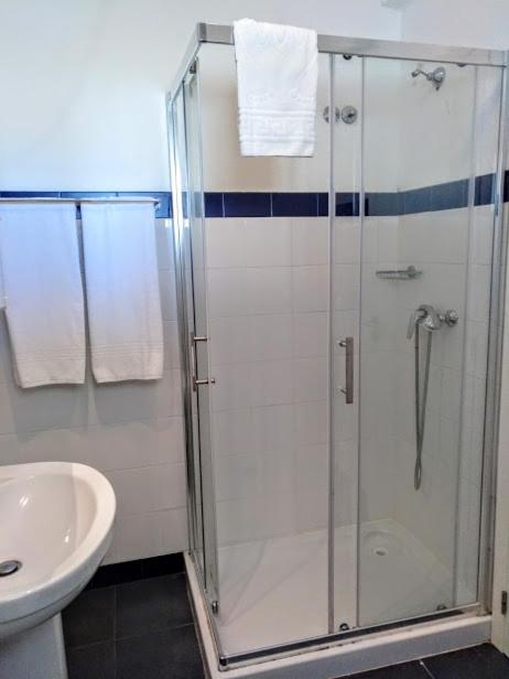 Twin Room with Balcony and Sea View image 3