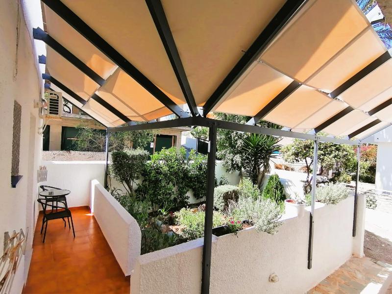 Standard Triple Room with Garden View image 1