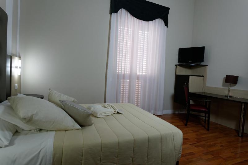  Double Room with French Bed image 4