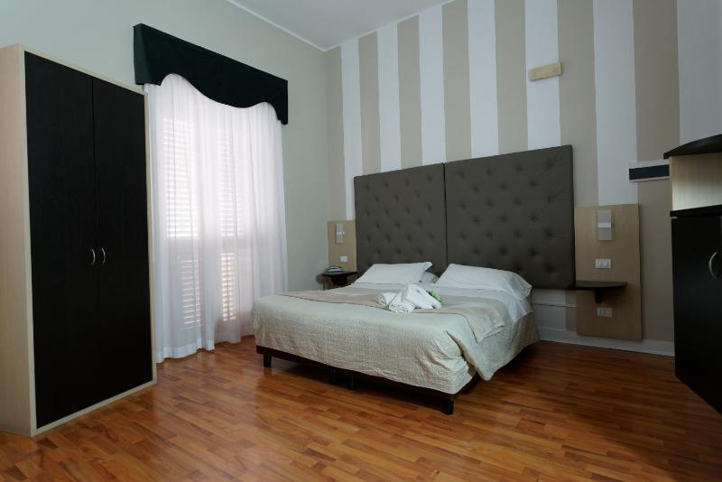 Standard Double Room image 4