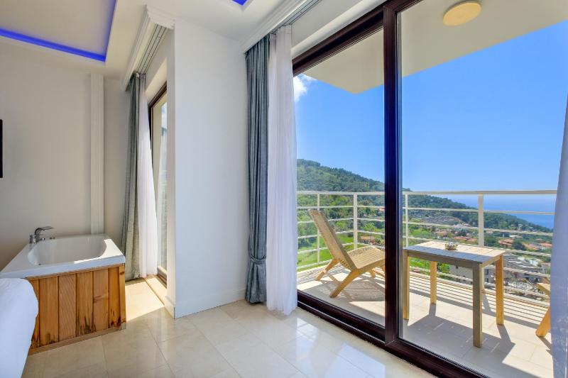 Deluxe Double Room with Bath image 2