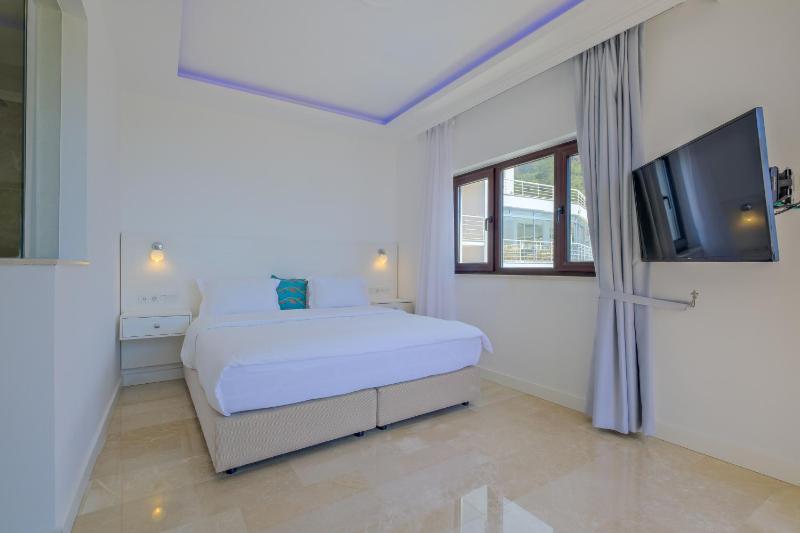 Family Room image 1