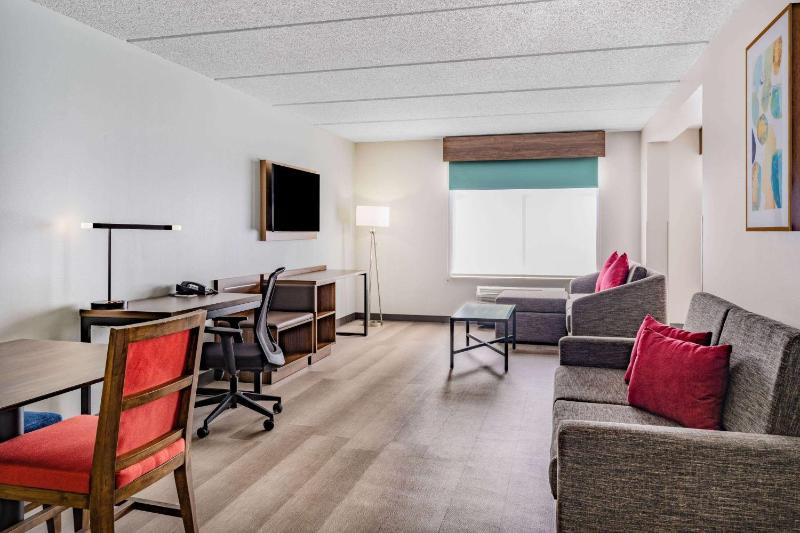 King Suite - Non-Smoking image 3