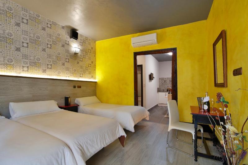 Apartment with Balcony (3 adults) image 3