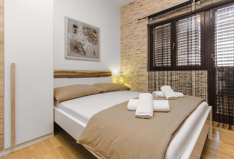 Studio Apartment image 3