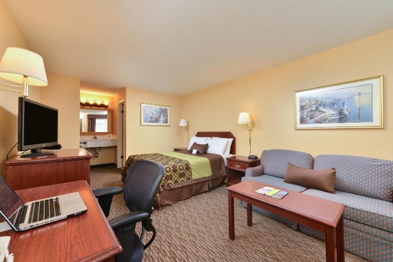 Queen Room - Non-Smoking image 1