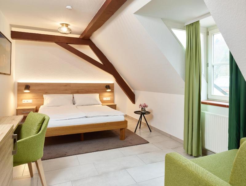 Double Room image 3
