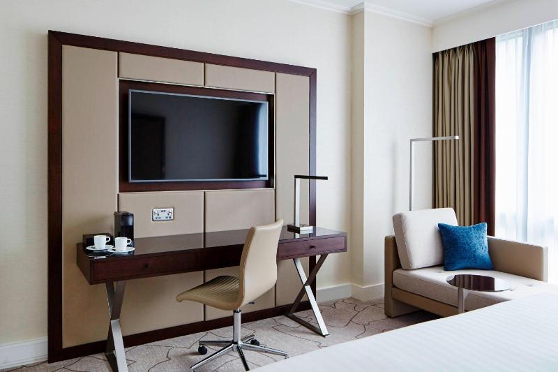 Executive Room, Executive lounge access, Guest room, 1 King image 3