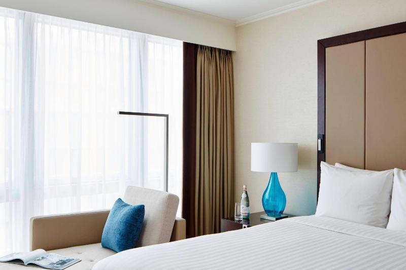 Superior King Room - Quayside image 4
