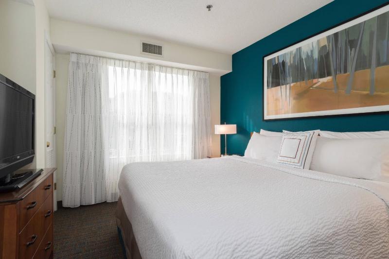 One-Bedroom Suite image 1