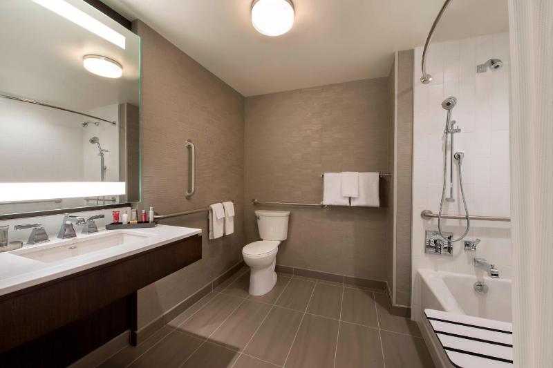 King Room with Lake View image 4