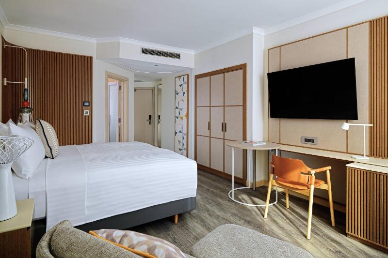 Superior Room 1 King Bed, Courtyard View with Balcony image 3