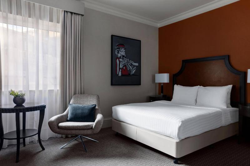 Deluxe King or Queen Room image 3