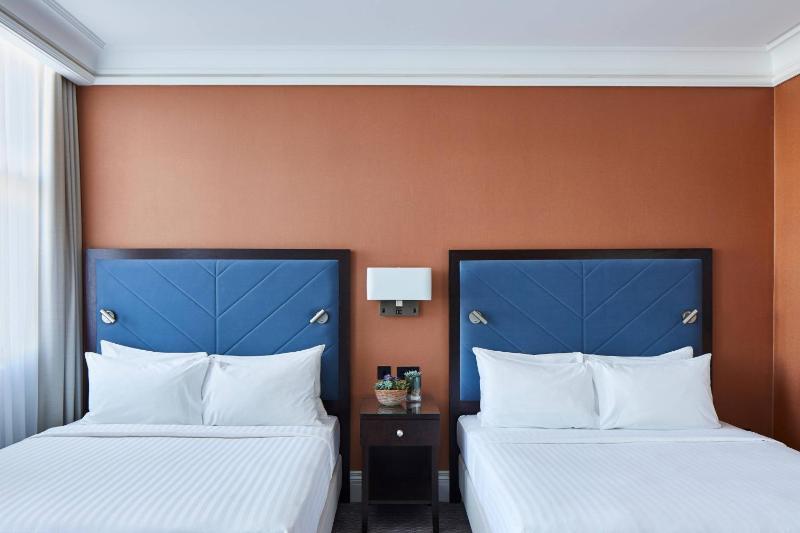 Deluxe Double Room with Two Double Beds image 4