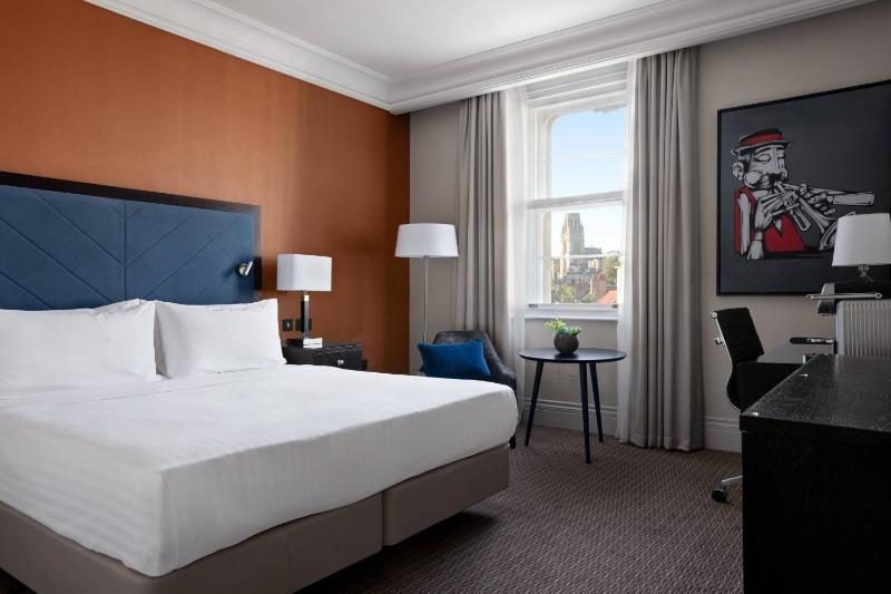 Royal Superior King Room image 4