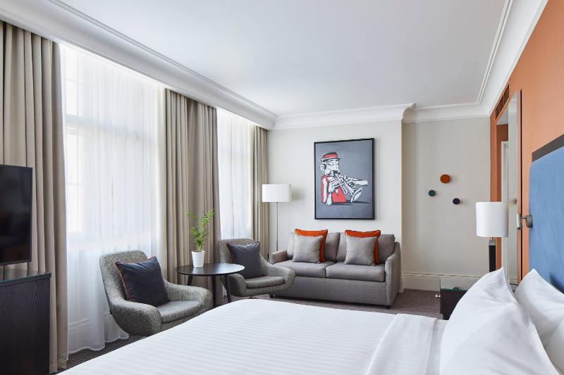 Royal Junior Suite with King Bed and Sofa Bed image 1