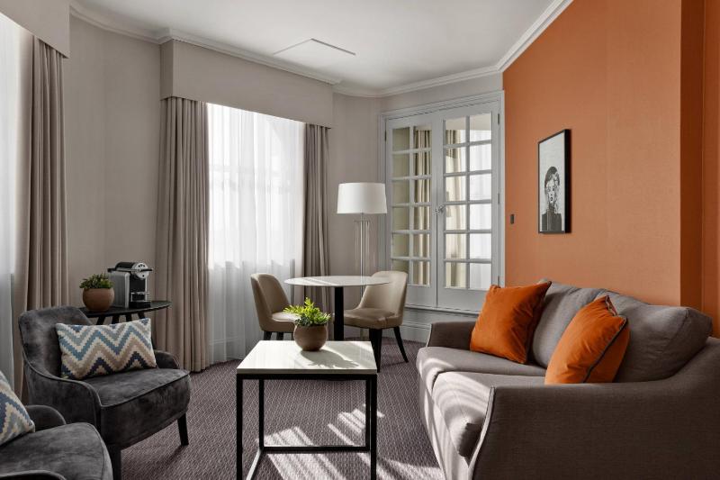 One-Bedroom King Suite image 3