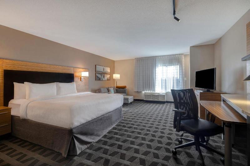 Studio King Room - Mobility/Hearing Accessible w/Tub image 1