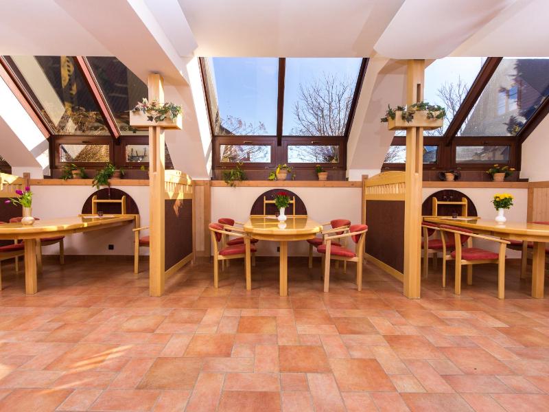 Holiday Home (17 adults) image 3