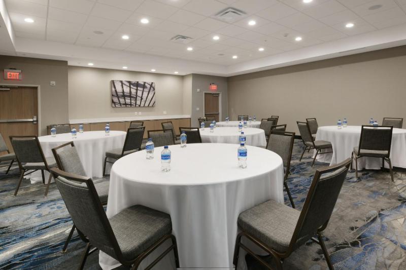 Fairfield by Marriott Inn & Suites Dallas East - image 11