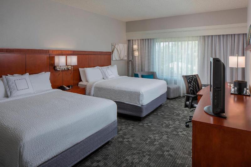 Queen Room with Two Queen Beds image 1
