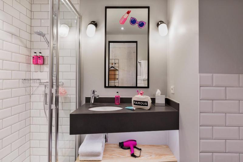 Twin Room image 2