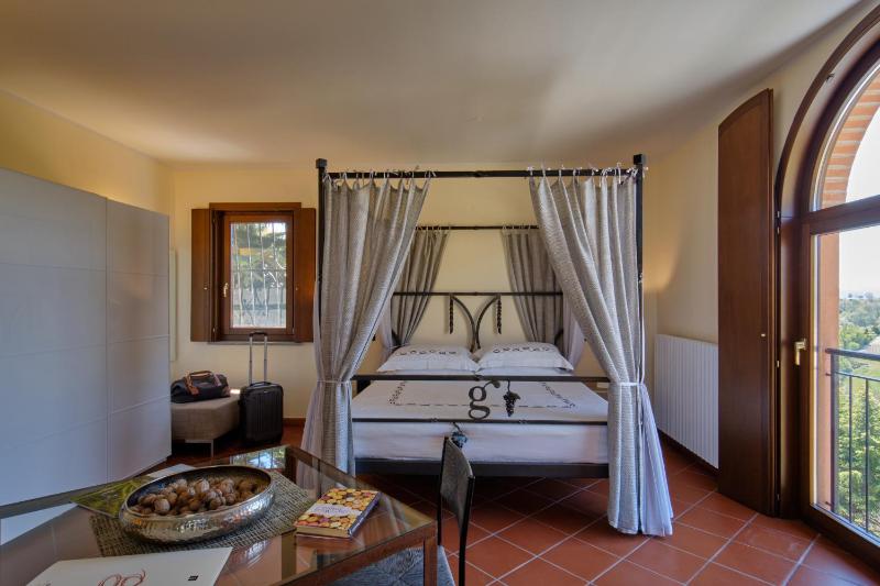 Junior Suite with Balcony image 4