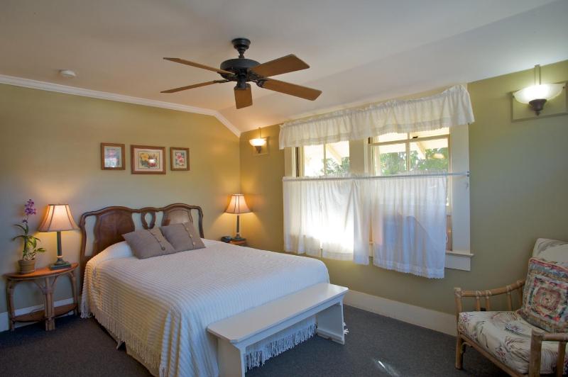 Queen Suite with Mountain View image 1