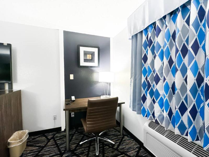Standard King Room image 1