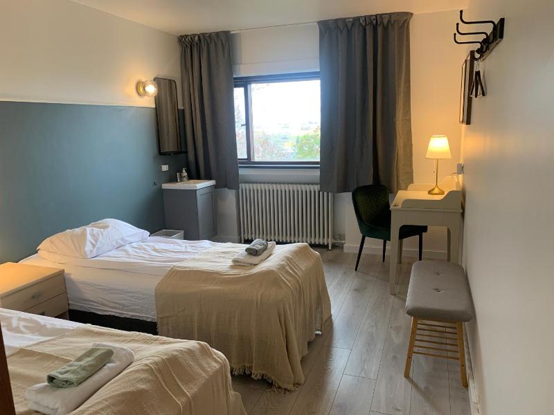 Twin Room with Shared Bathroom image 3