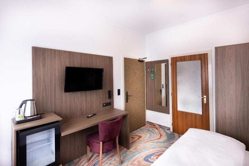 Single Room image 4