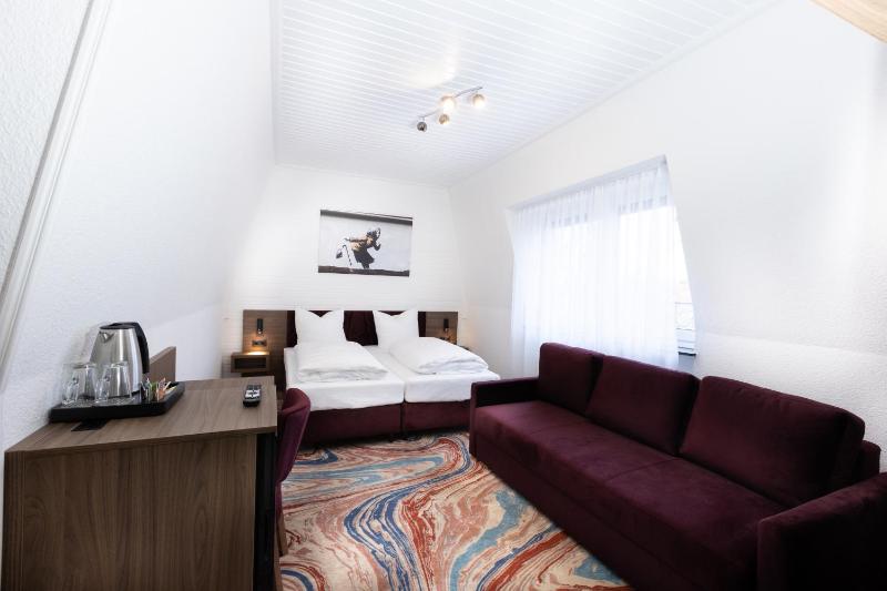 Family Room (4 People) image 3