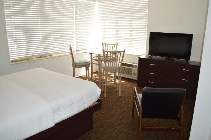 One-Bedroom Suite image 4